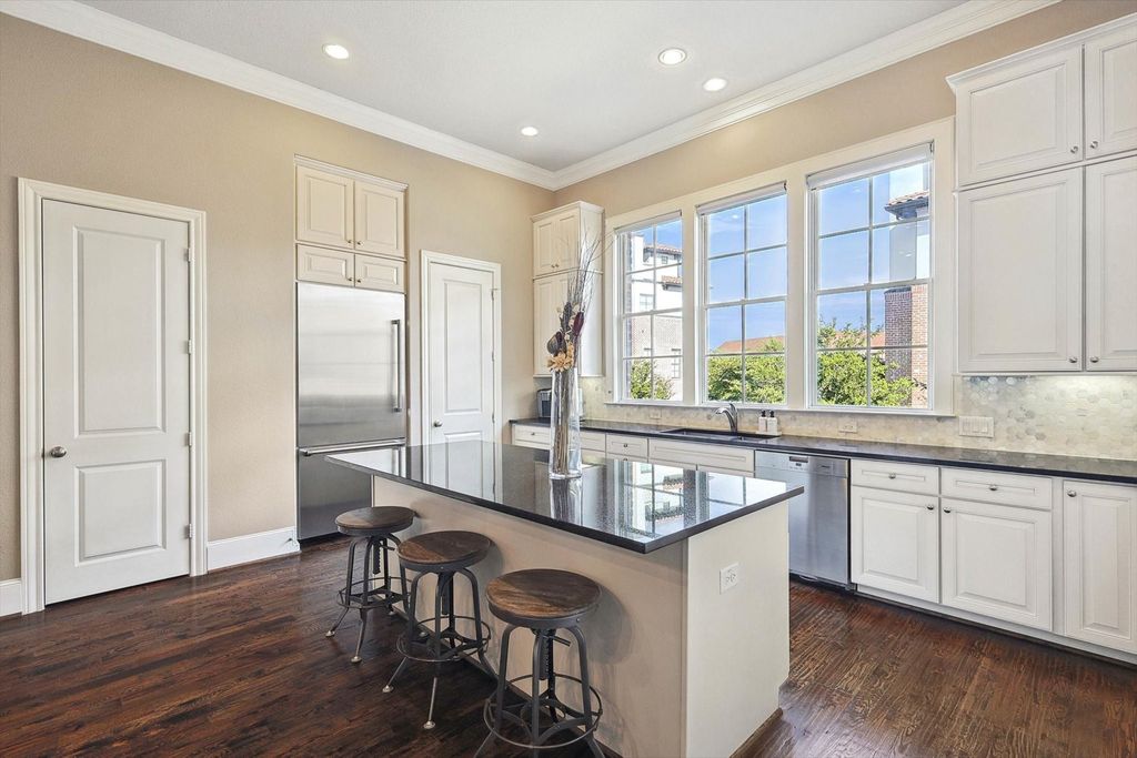 729 Sid Rich Drive, Irving, TX 75039