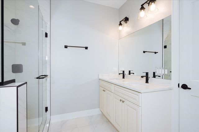 5116 S Rutherford Avenue, Chicago, IL 60638