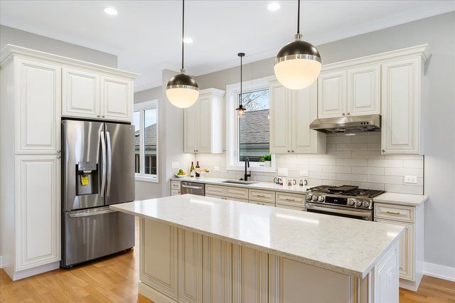 5116 S Rutherford Avenue, Chicago, IL 60638