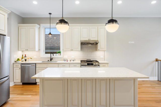 5116 S Rutherford Avenue, Chicago, IL 60638