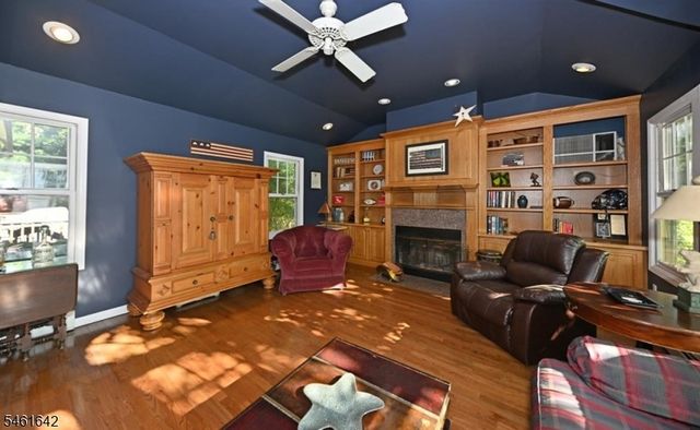 195 Hamilton Ave, Glen Rock Boro, NJ 07452
