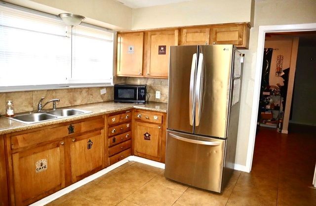 5715 Hirondel Street, Houston, TX 77033