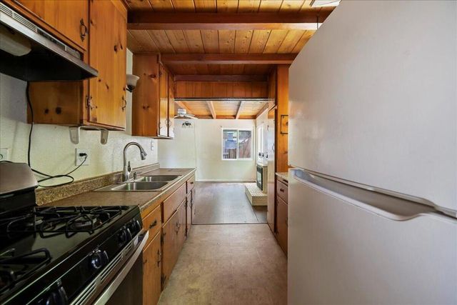 22928 Laurel Lane, Crestline, CA 92325