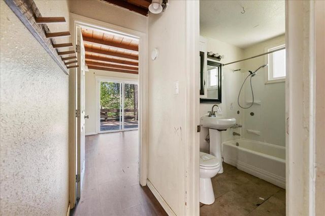 22928 Laurel Lane, Crestline, CA 92325