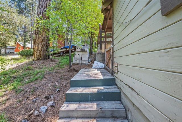 22928 Laurel Lane, Crestline, CA 92325