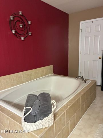 540 Monday Rd, Corryton, TN 37721