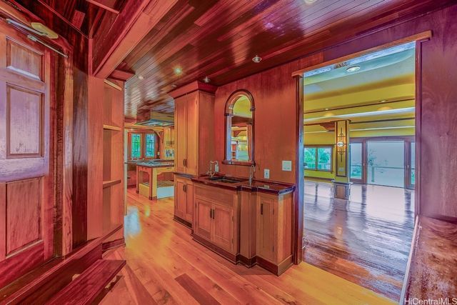 88 Lumahai Street, Honolulu, HI 96825