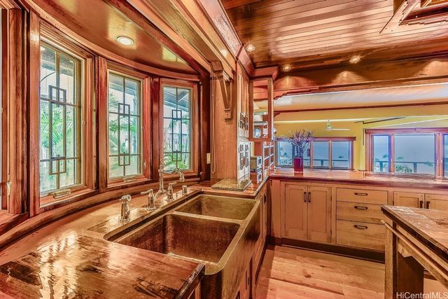 88 Lumahai Street, Honolulu, HI 96825