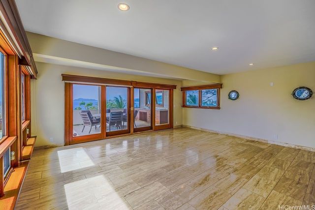 88 Lumahai Street, Honolulu, HI 96825