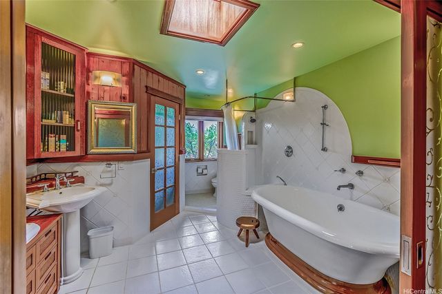 88 Lumahai Street, Honolulu, HI 96825