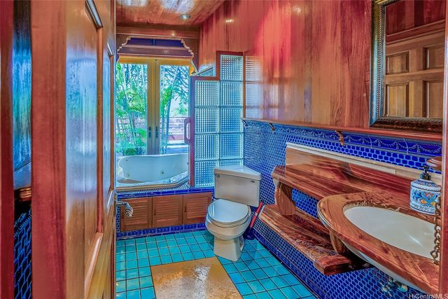 88 Lumahai Street, Honolulu, HI 96825