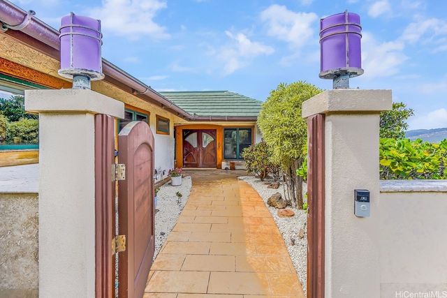 88 Lumahai Street, Honolulu, HI 96825