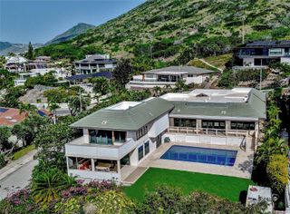 88 Lumahai Street, Honolulu, HI 96825