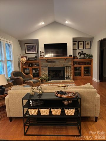 33 Gray Duster Circle, Biltmore Lake, NC 28715