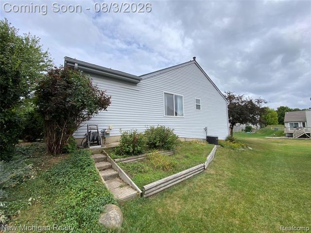 3373 Herrington Drive, Holly, MI 48442