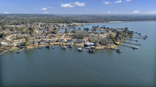 1527 Quail Trail, Manning, SC 29102