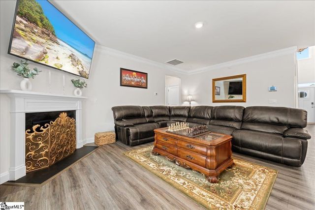 424 Raleighwood Lane, Simpsonville, SC 29681