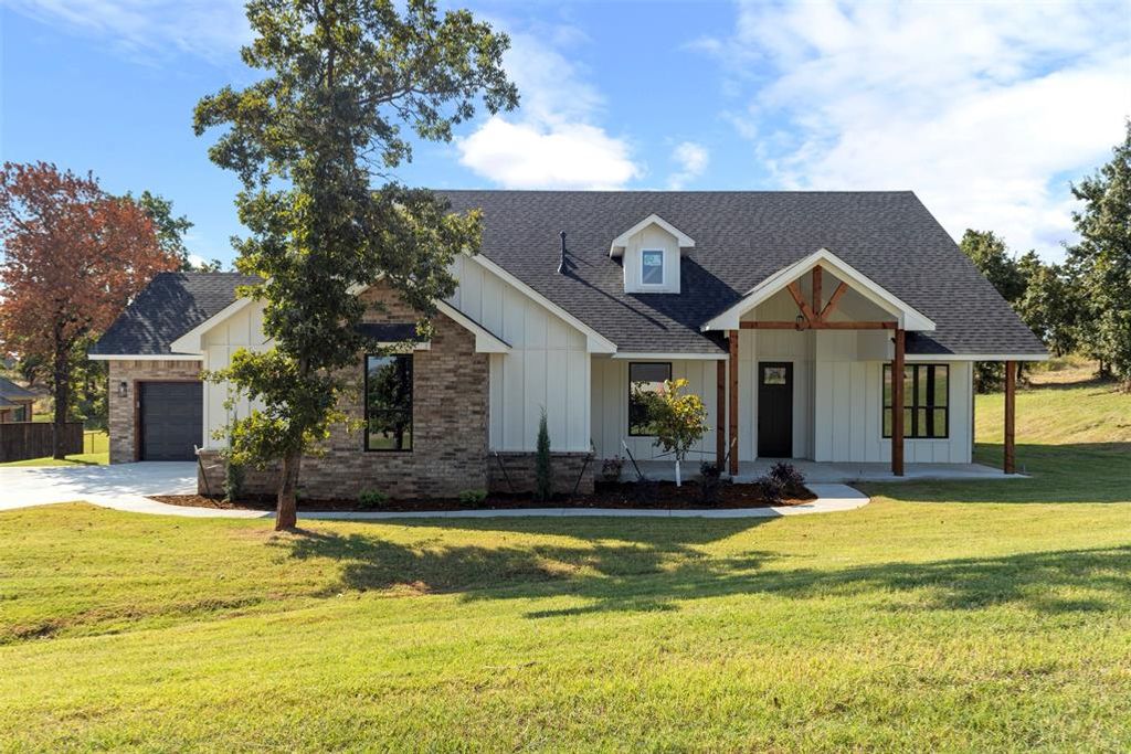 2973 Twisted Oak Drive, Guthrie, OK 73044