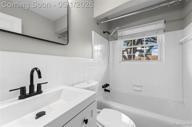 24620 Wood Street, Saint Clair Shores, MI 48080