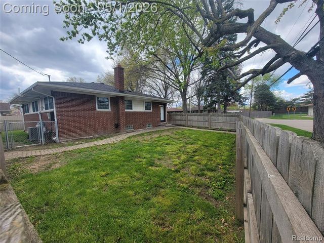 24620 Wood Street, Saint Clair Shores, MI 48080