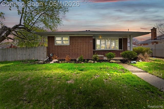 24620 Wood Street, Saint Clair Shores, MI 48080