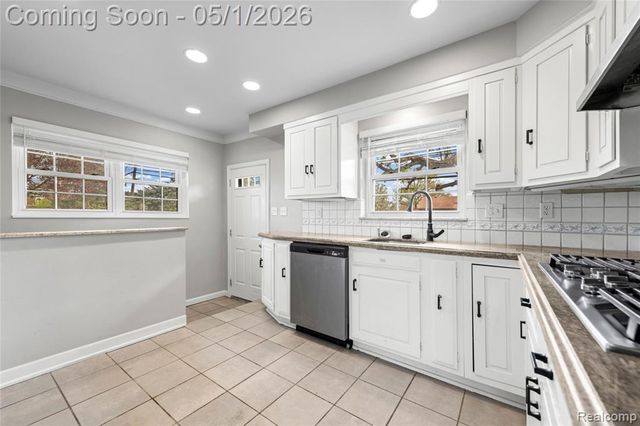 24620 Wood Street, Saint Clair Shores, MI 48080
