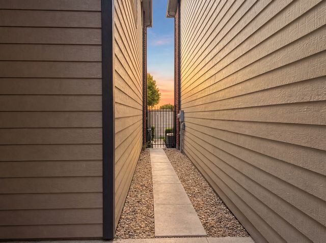 8772 Iron Horse Drive, Irving, TX 75063