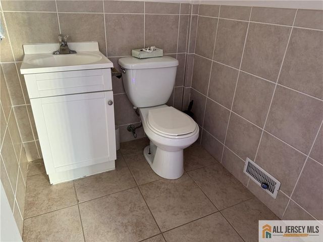 52 Brunswick Woods Drive, East Brunswick, NJ 08816