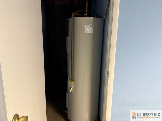 52 Brunswick Woods Drive, East Brunswick, NJ 08816