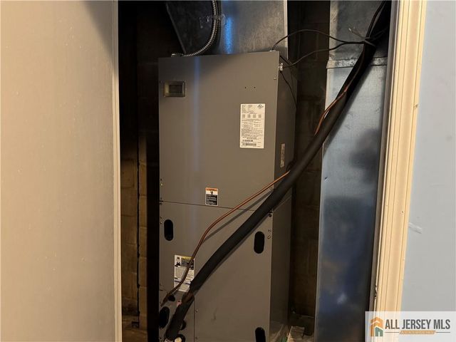 52 Brunswick Woods Drive, East Brunswick, NJ 08816