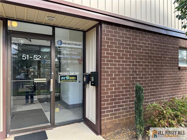 52 Brunswick Woods Drive, East Brunswick, NJ 08816