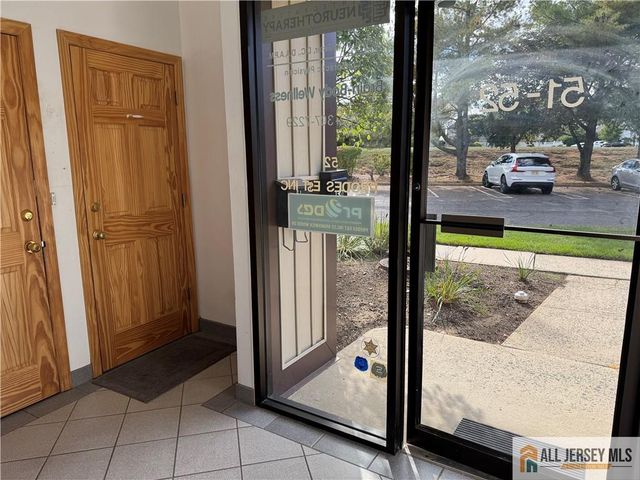 52 Brunswick Woods Drive, East Brunswick, NJ 08816