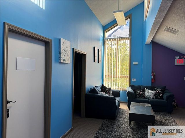 52 Brunswick Woods Drive, East Brunswick, NJ 08816