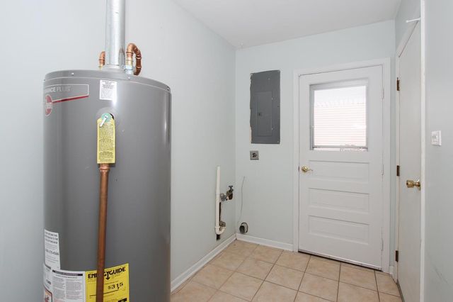 1665 CHIPPENDALE Road, Hoffman Estates, IL 60169