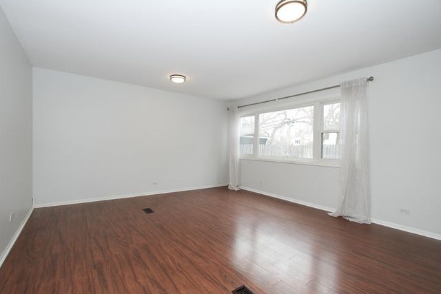 1665 CHIPPENDALE Road, Hoffman Estates, IL 60169