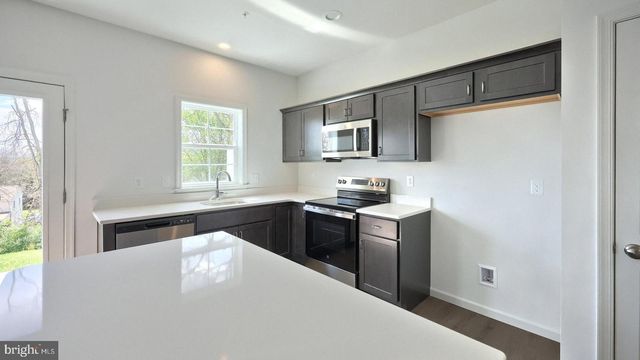 7849 OAK BROOK DR, Harrisburg, PA 17112