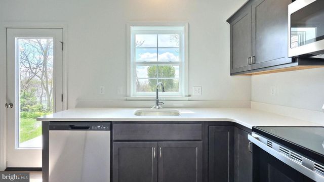 7849 OAK BROOK DR, Harrisburg, PA 17112
