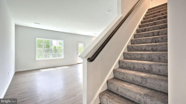 7849 OAK BROOK DR, Harrisburg, PA 17112