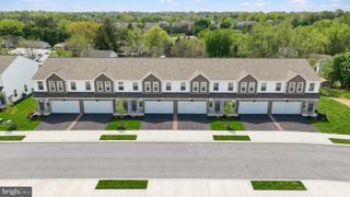 7849 OAK BROOK DR, Harrisburg, PA 17112