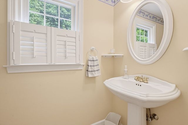 27 Heritage Avenue, Ashland, MA 01721