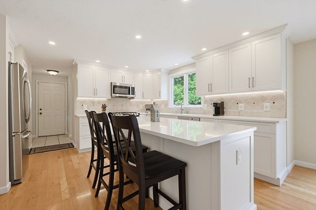 27 Heritage Avenue, Ashland, MA 01721