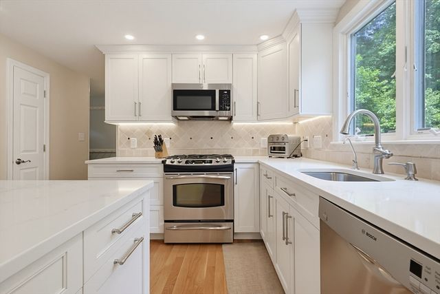 27 Heritage Avenue, Ashland, MA 01721