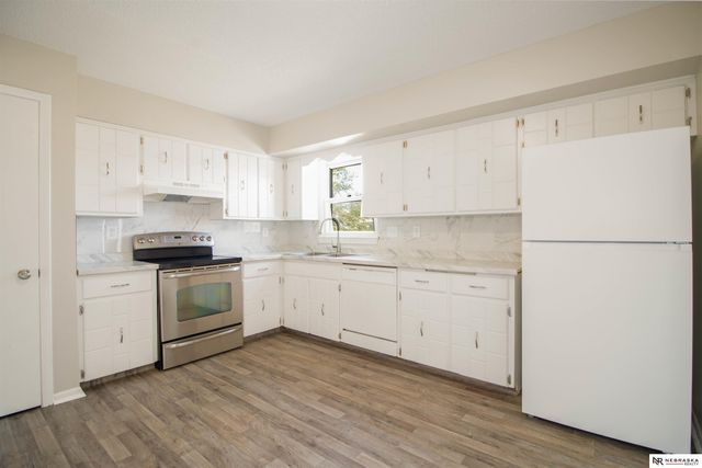 5235 N 96th Street, Omaha, NE 68134