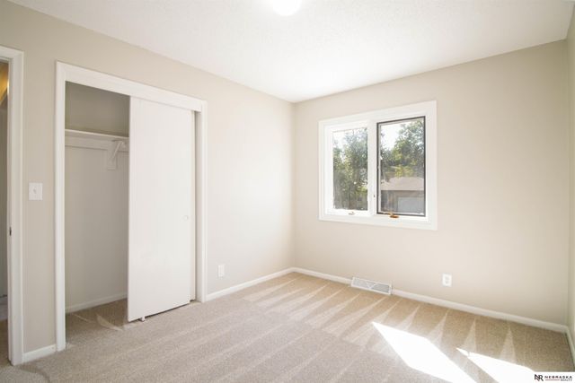 5235 N 96th Street, Omaha, NE 68134