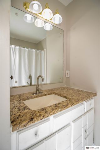 5235 N 96th Street, Omaha, NE 68134