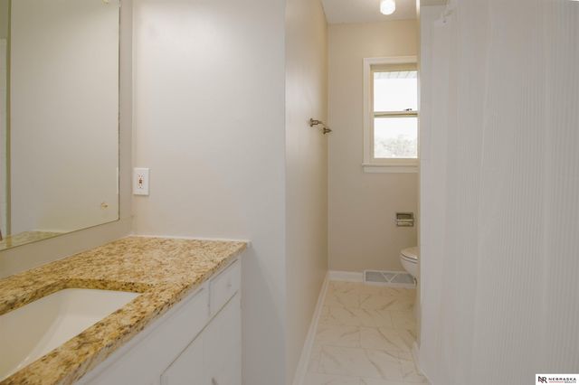 5235 N 96th Street, Omaha, NE 68134