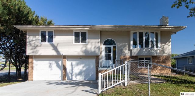 5235 N 96th Street, Omaha, NE 68134