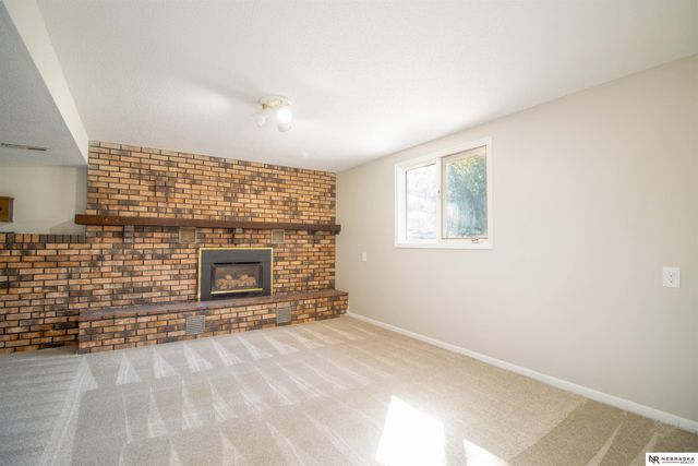 5235 N 96th Street, Omaha, NE 68134