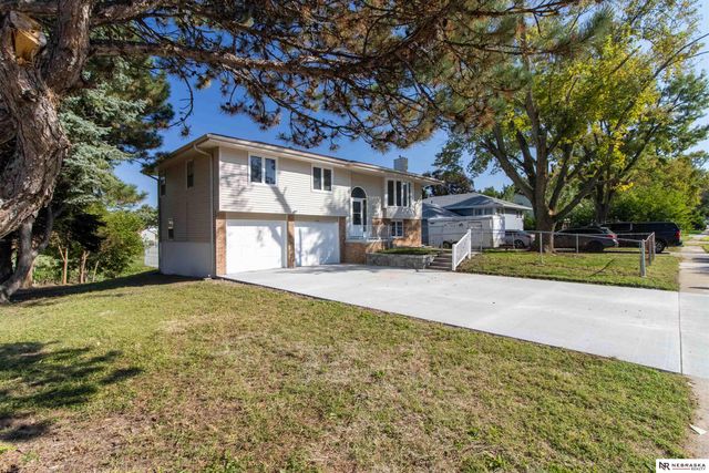 5235 N 96th Street, Omaha, NE 68134