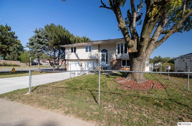 5235 N 96th Street, Omaha, NE 68134